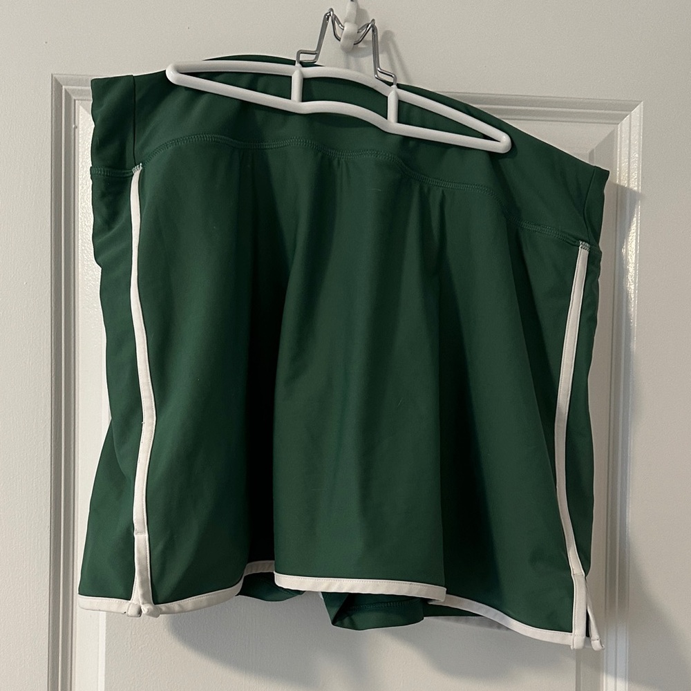 Old Navy Green Skort with White Trim - pockets!